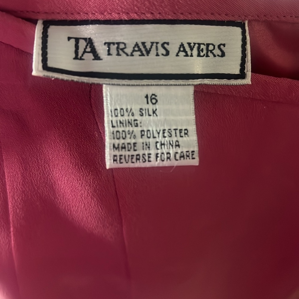 Travis Ayers Skirt - Picture 3 of 3